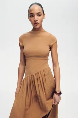 Robe asymétrique bi-matière - Beige foncé — photo 1