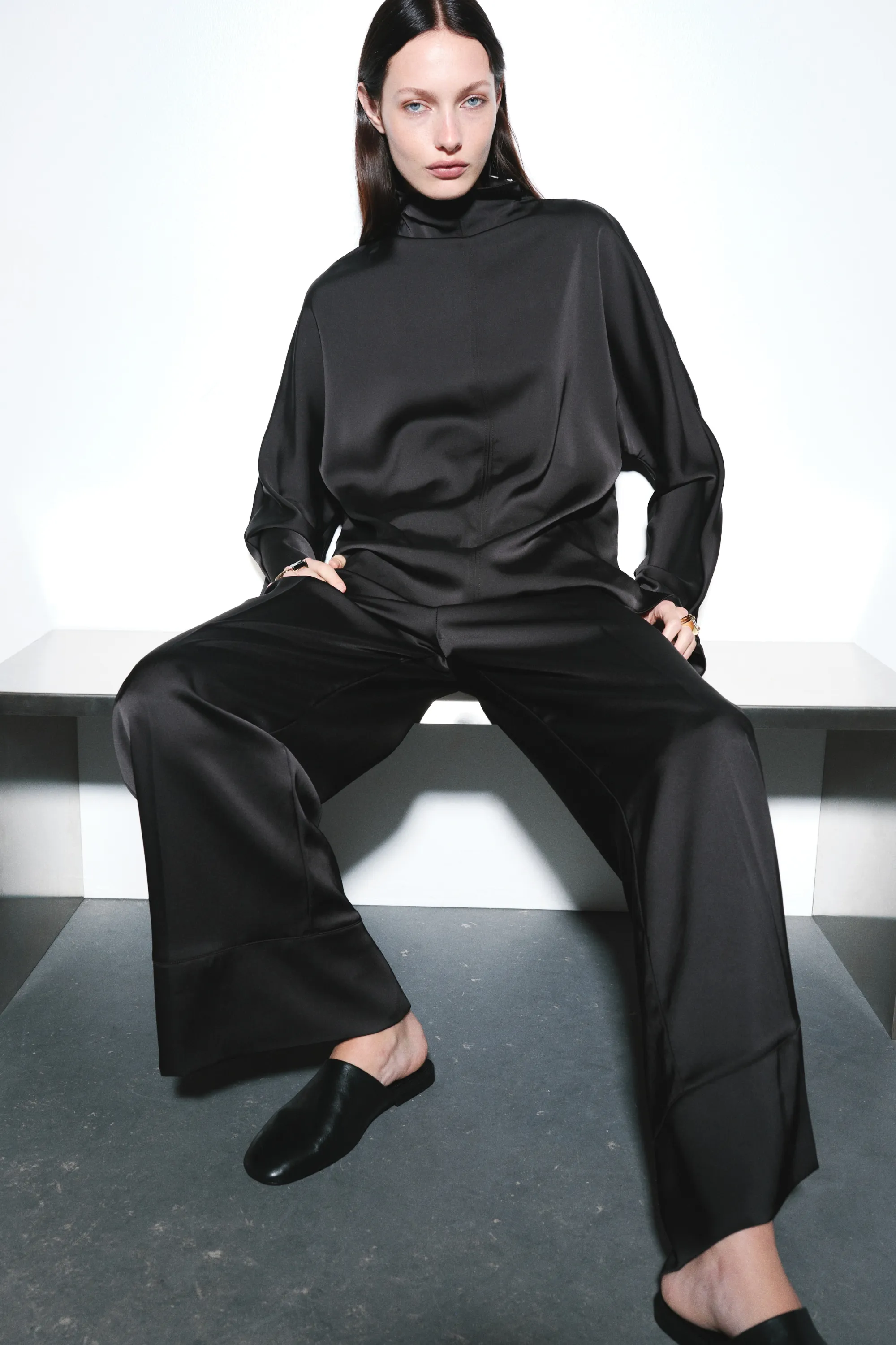 Blouse à col cheminée en satin - Noir