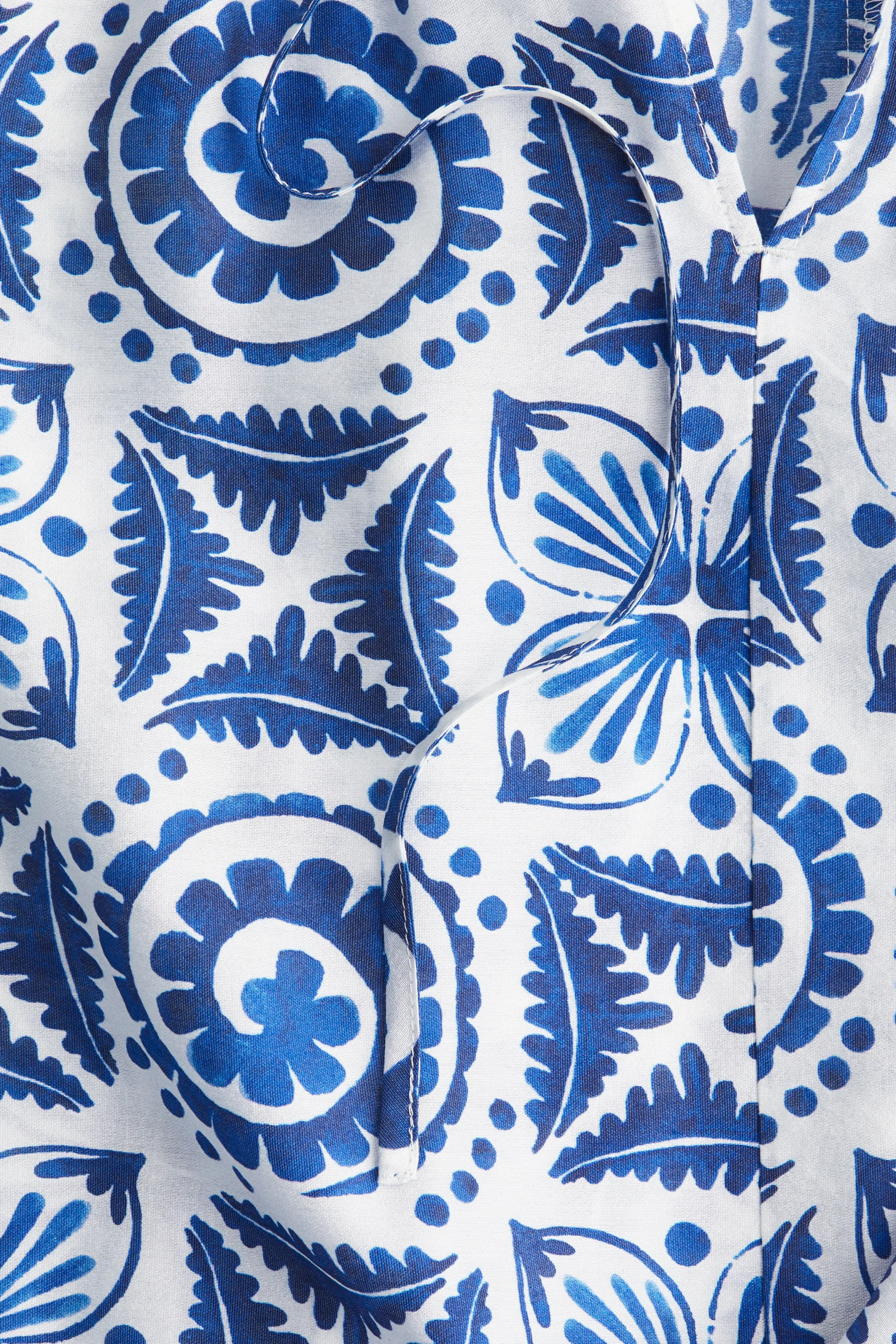 Robe à col volanté - Blanc/motif bleu