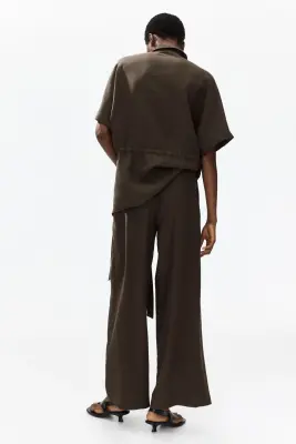 Pantalon en twill avec détail à nouer - Taupe foncé — photo 3