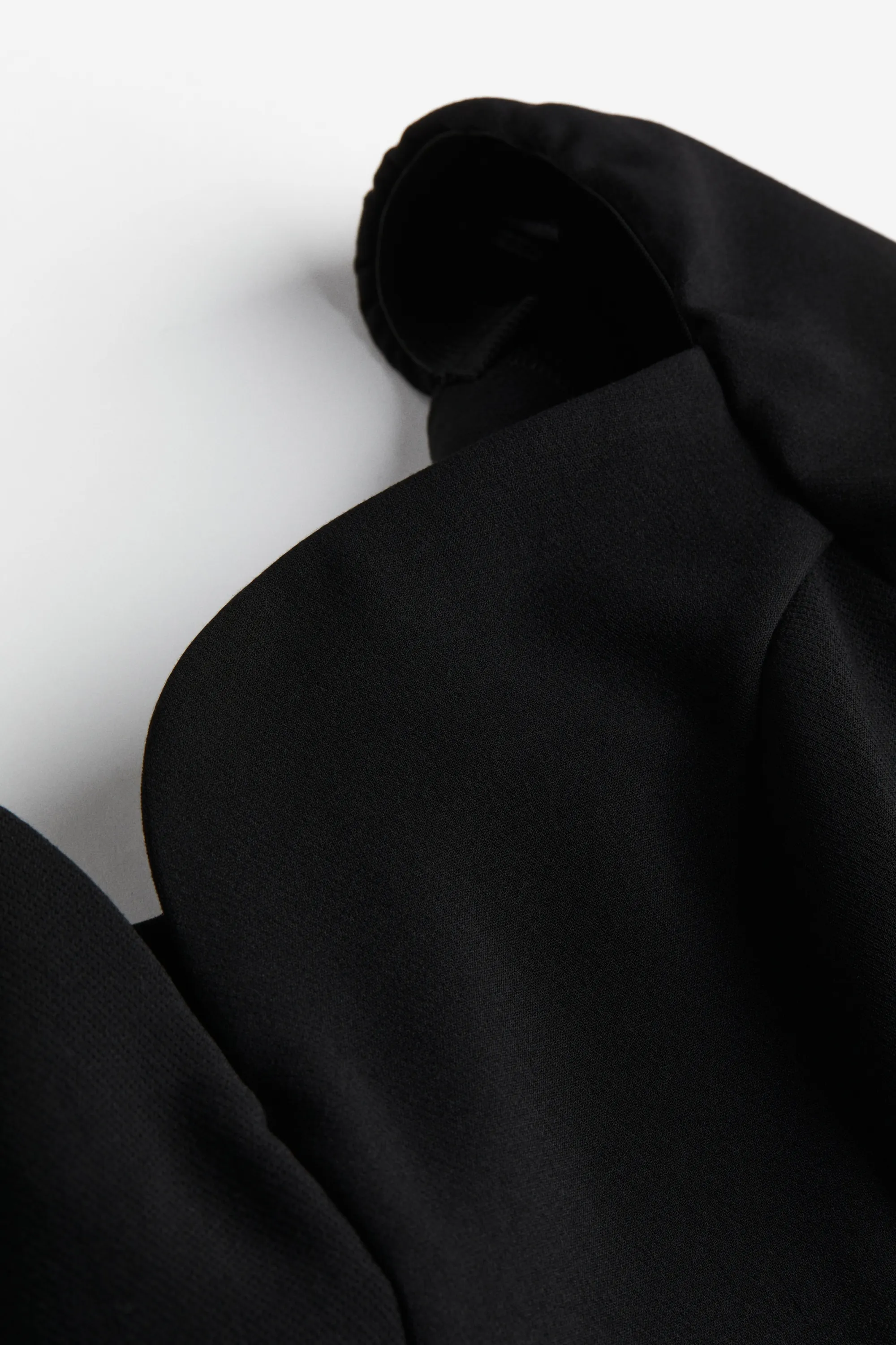 Mini robe avec encolure en forme de cœur - Noir