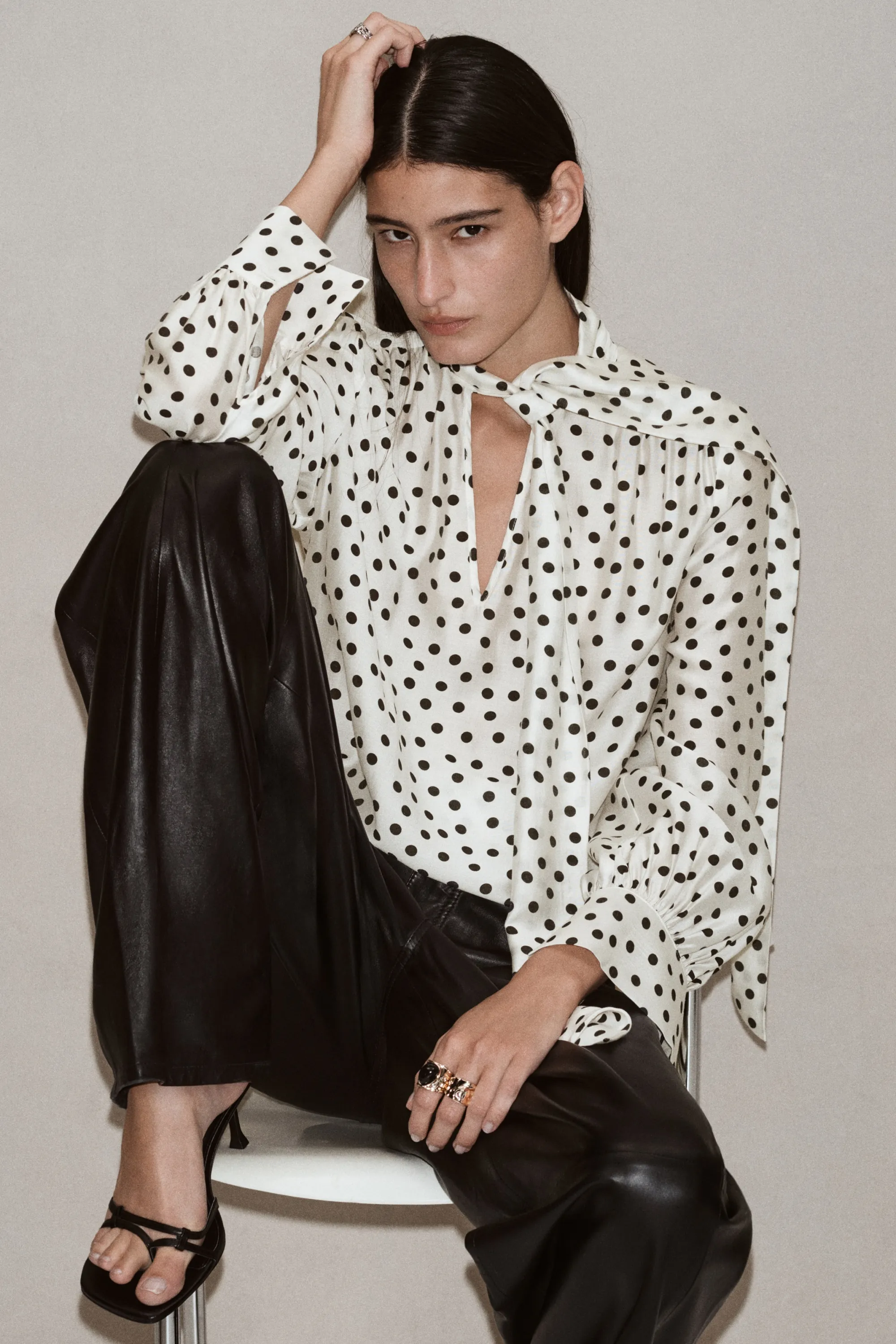 Blouse avec col cravate - Blanc/pois