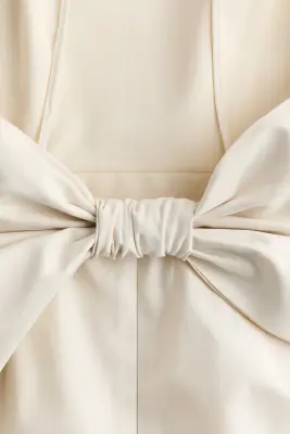 Robe avec nœud et décolleté dans le dos - Crème — photo 2