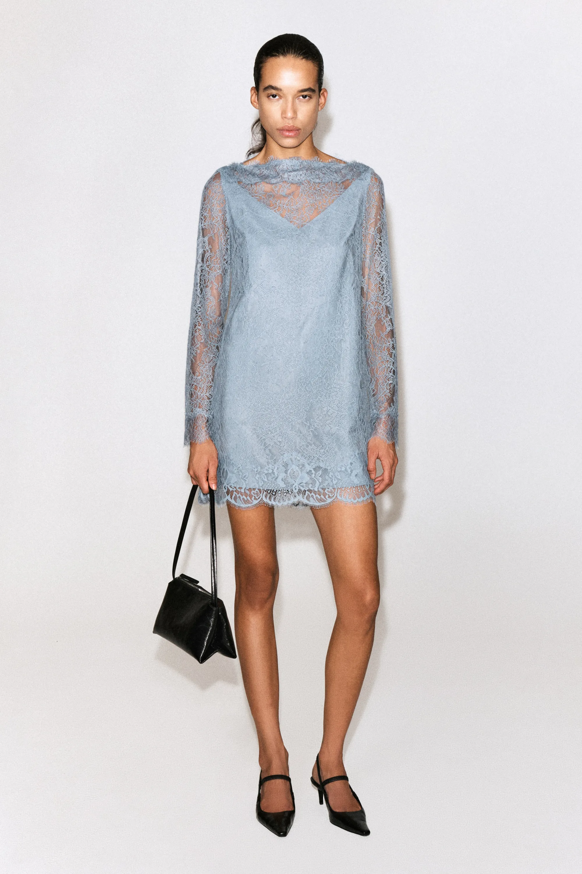 ROBE COURTE EN DENTELLE À ENCOLURE BATEAU - BLEU CIEL