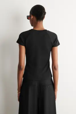 T-SHIRT SLIM À MANCHES RAGLAN EN COTON - NOIR — photo 4