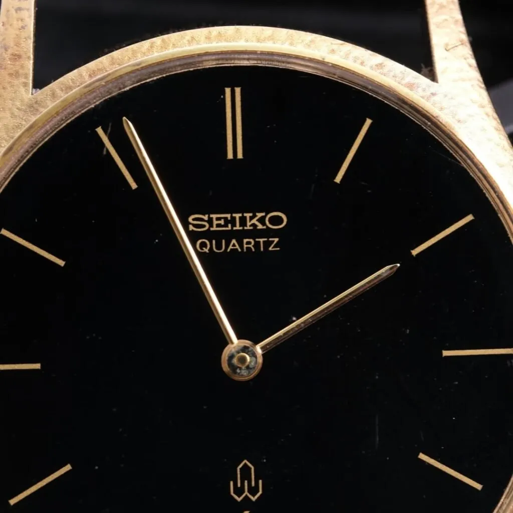 Montre a quartz 7820-7020t