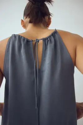 Top froissé en satin - Gris foncé — photo 3