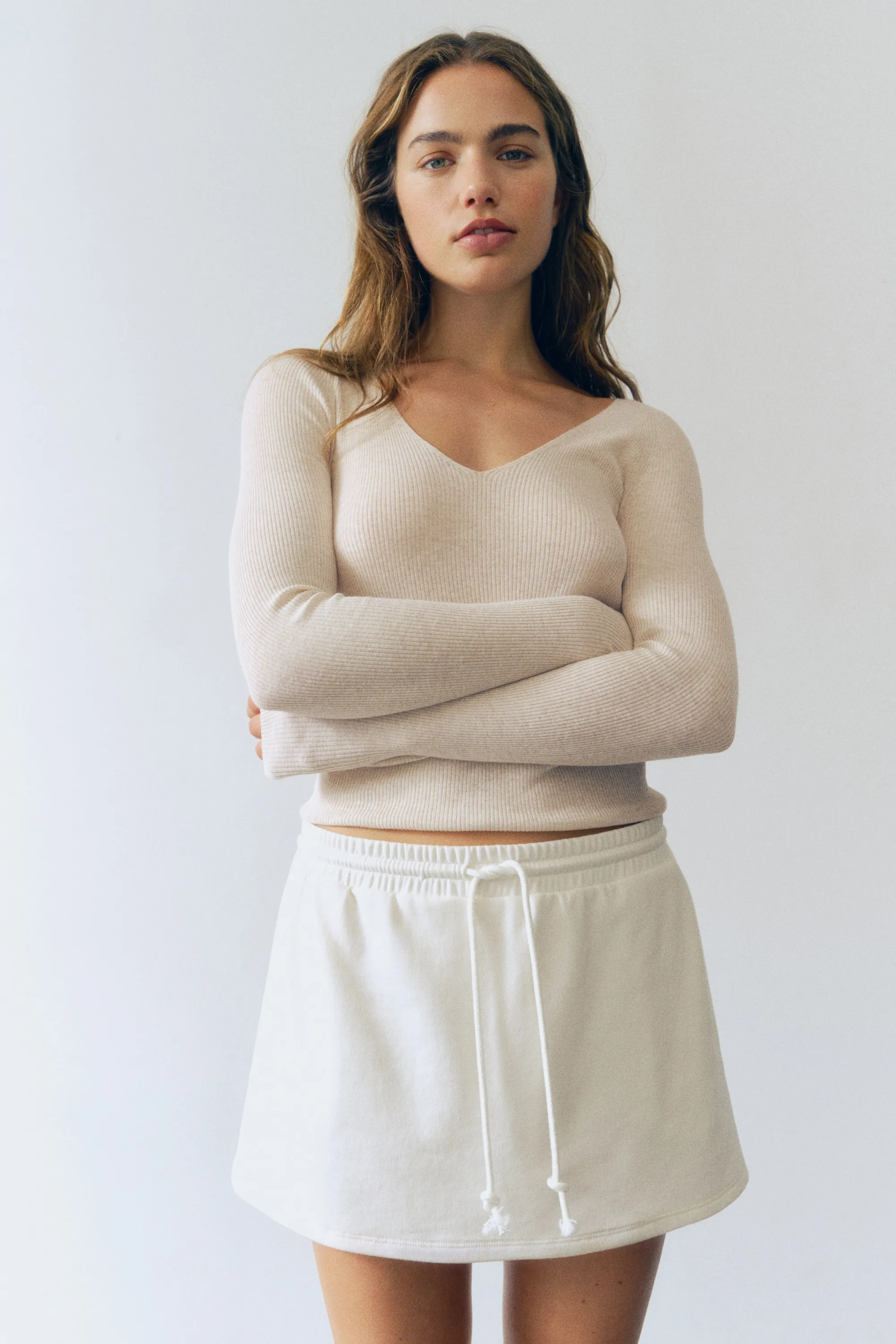 Top à encolure en V en maille côtelée - Beige clair chiné