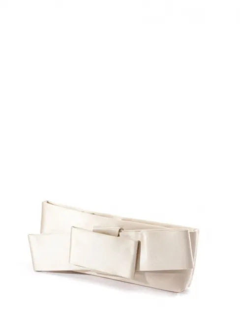 Sac pochette du soir en satin beige crème Prix boutique $795