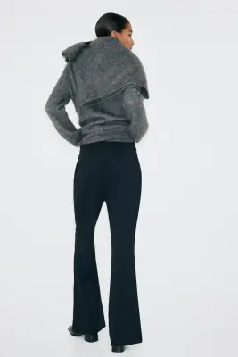 Pantalon bootcut avec plis devant - Noir — photo 1