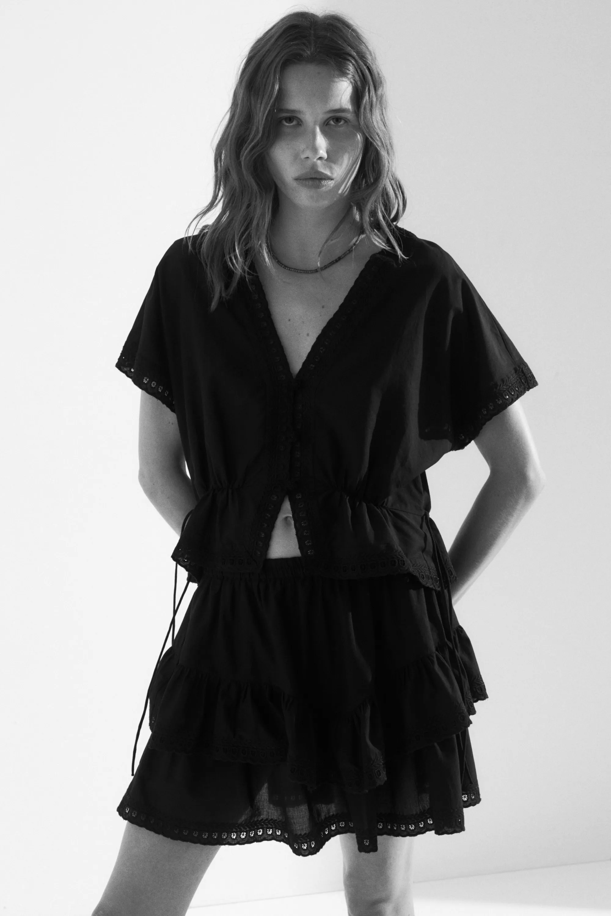 Jupe à étages avec broderie anglaise - Noir