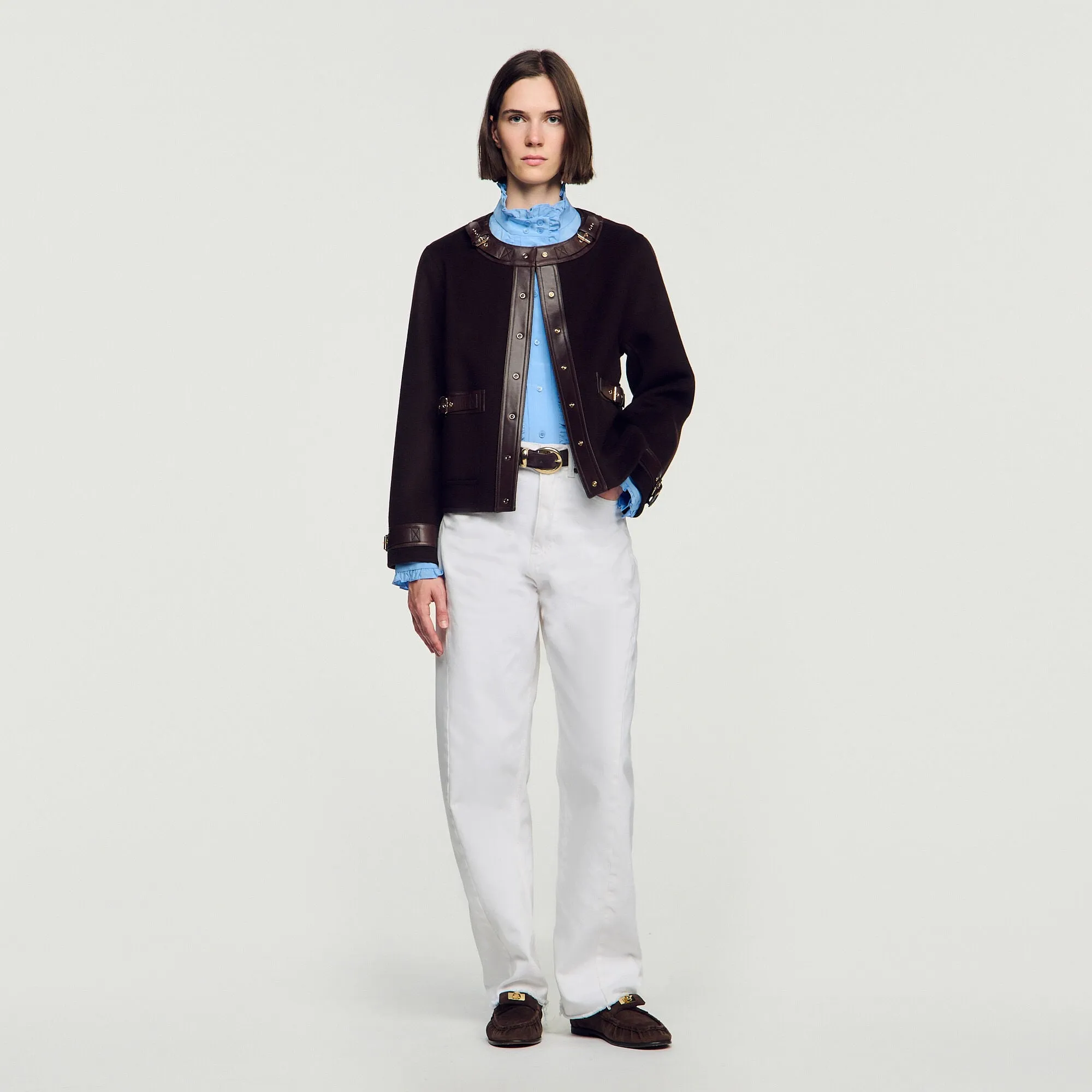 Manteau court à détails cuir