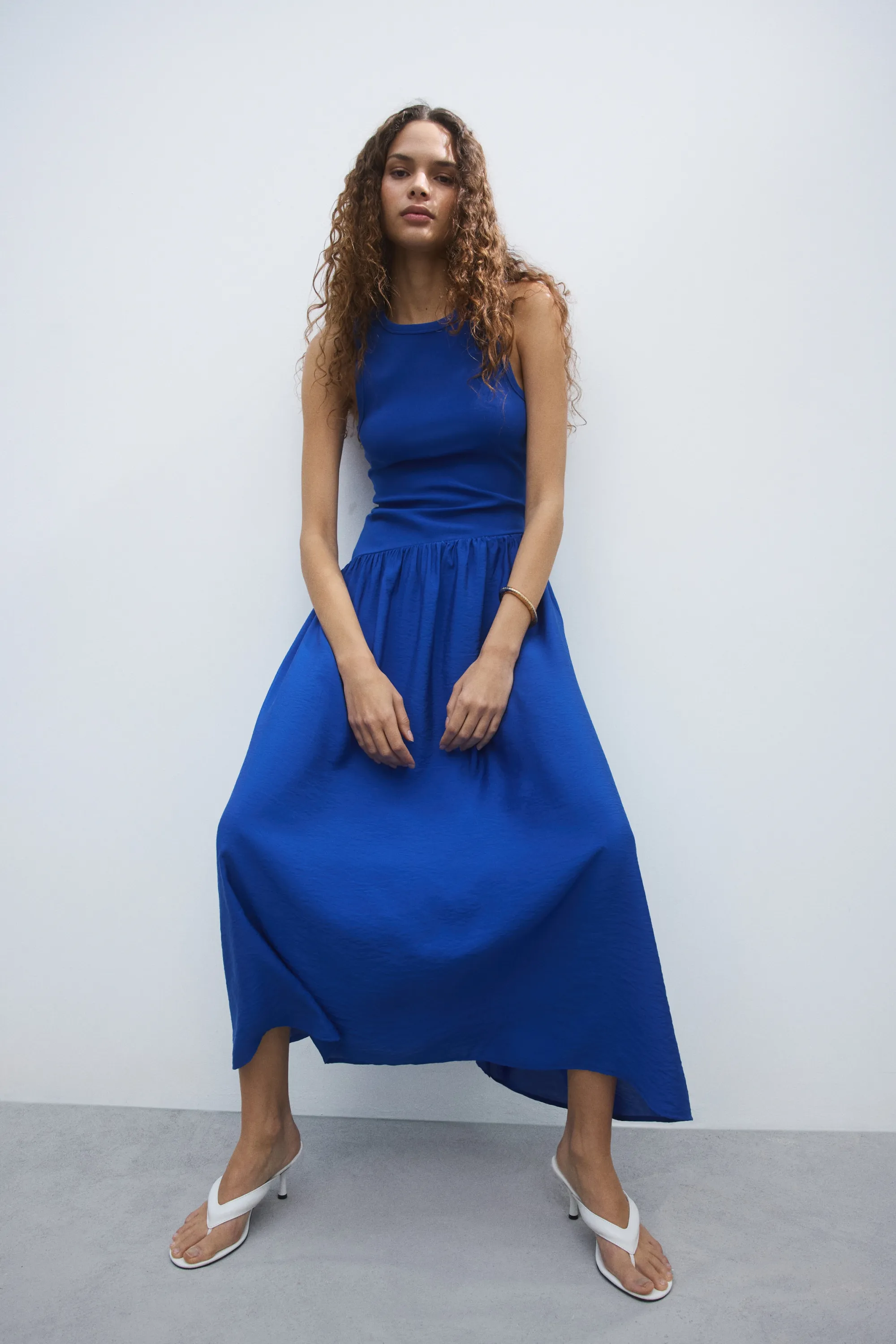 Robe avec jupe évasée - Bleu vif
