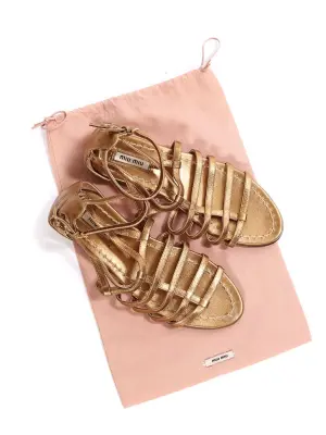 Sandales plates gladiator en cuir métallisé doré Prix boutique 550€ Taille 36 — photo 2