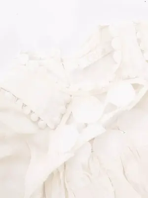 Robe babydoll été 2018 manches courtes en voile blanc et dentelle brodée de soie Prix boutique 2500€ Taille 36 — photo 2