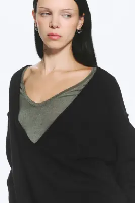 Pull confectionné à col V, coupe ample - Noir — photo 2