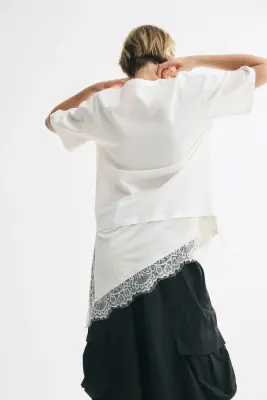 T-shirt asymétrique avec dentelle - Crème — photo 3