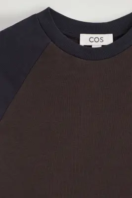 T-SHIRT À MANCHES LONGUES RAGLAN EN COTON - BRUN / BLEU MARINE — photo 5