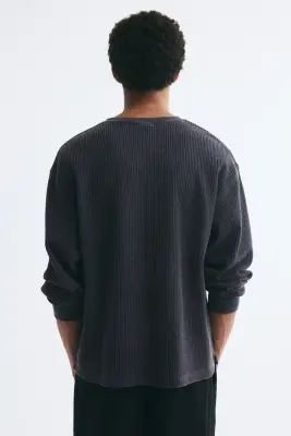 T-shirt gaufré à col tunisien Regular Fit - Bleu ancien foncé — photo 3