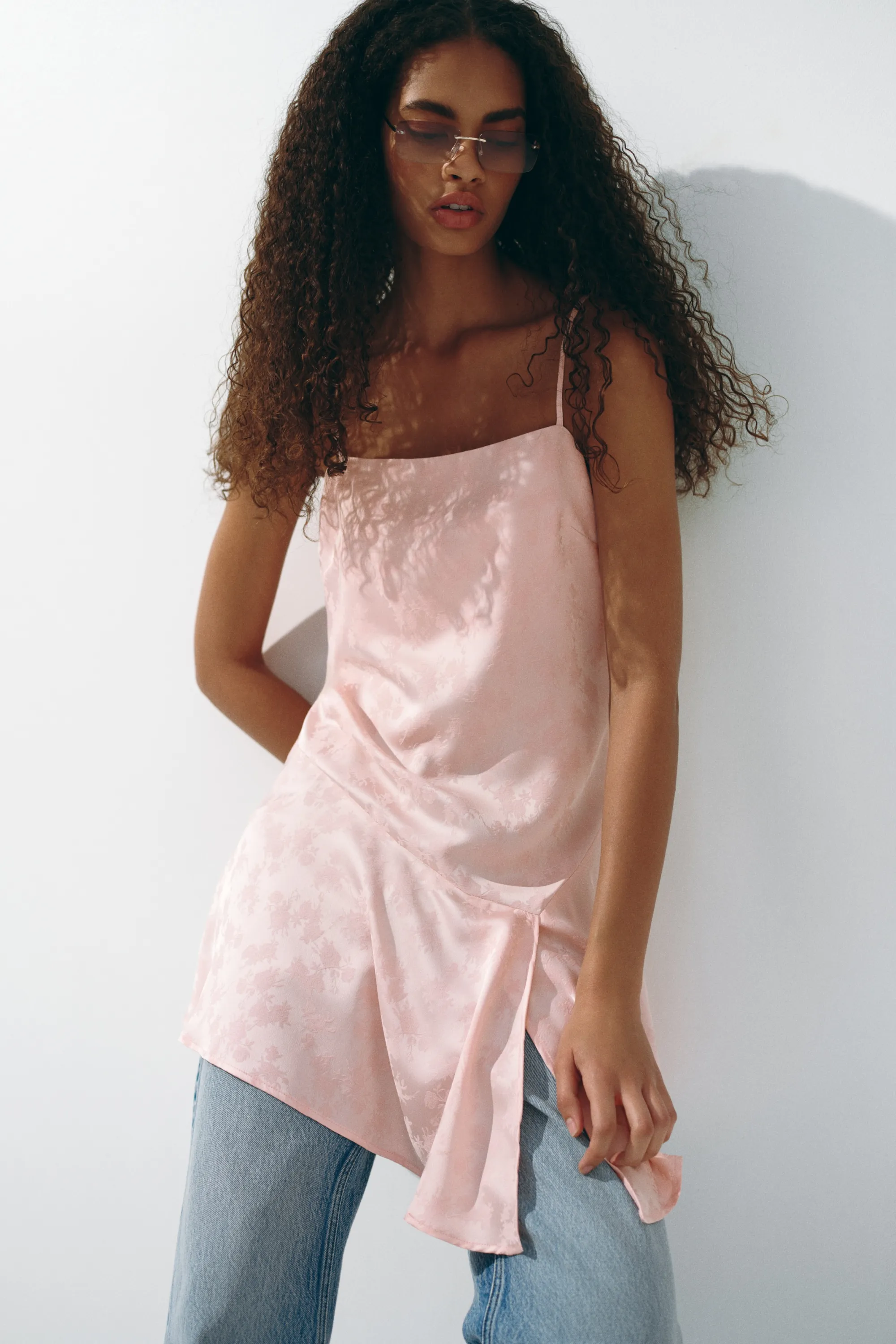Robe à bretelles fines en satin - Rose clair