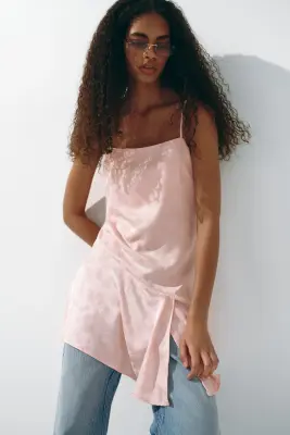 Robe à bretelles fines en satin - Rose clair — photo 1