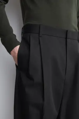 PANTALON FUSEAU DÉCONTRACTÉ À PLIS - NOIR — photo 2