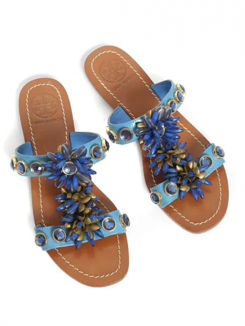 Sandales plates en cuir bleu brodé de bijoux dorée et bleu Prix boutique 450€ Taille 37