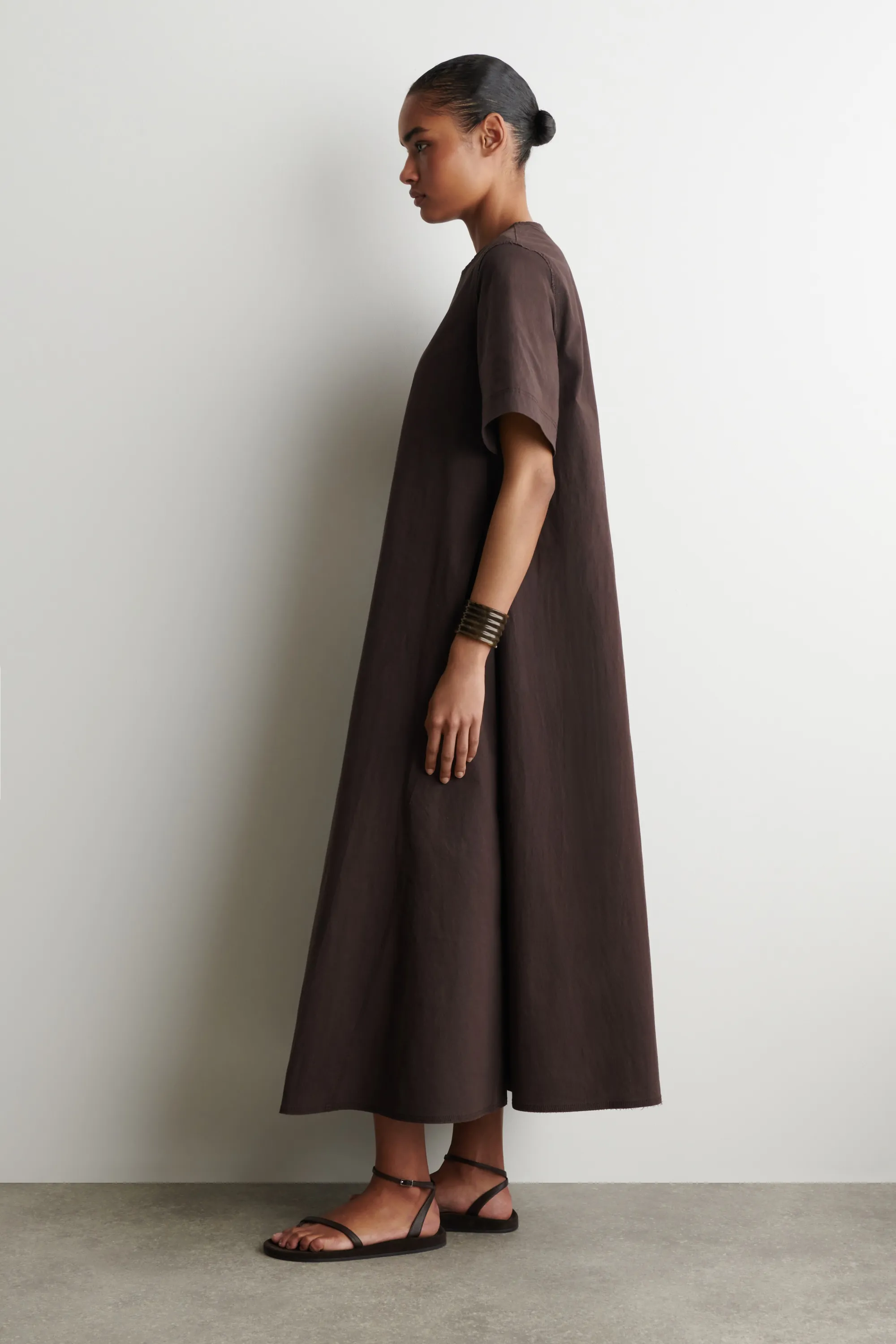 ROBE MIDI EN COTON À OURLET BRUT - BRUN