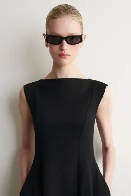 ROBE COURTE ÉVASÉE EN COTON SCULPTÉ - NOIR — photo 3