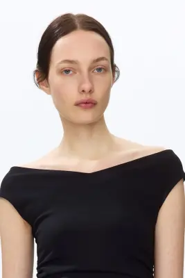 Robe épaules nues à effet drapé - Noir — photo 3