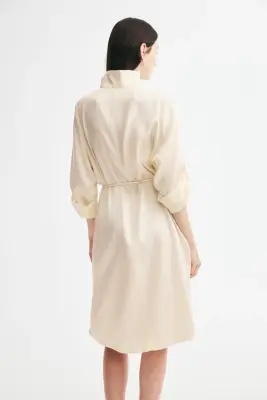 Robe chemise avec col entonnoir - Crème — photo 4