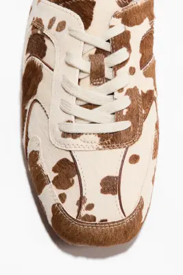 Mules façon sneakers en cuir - Marron/imprimé peau de vache — photo 2