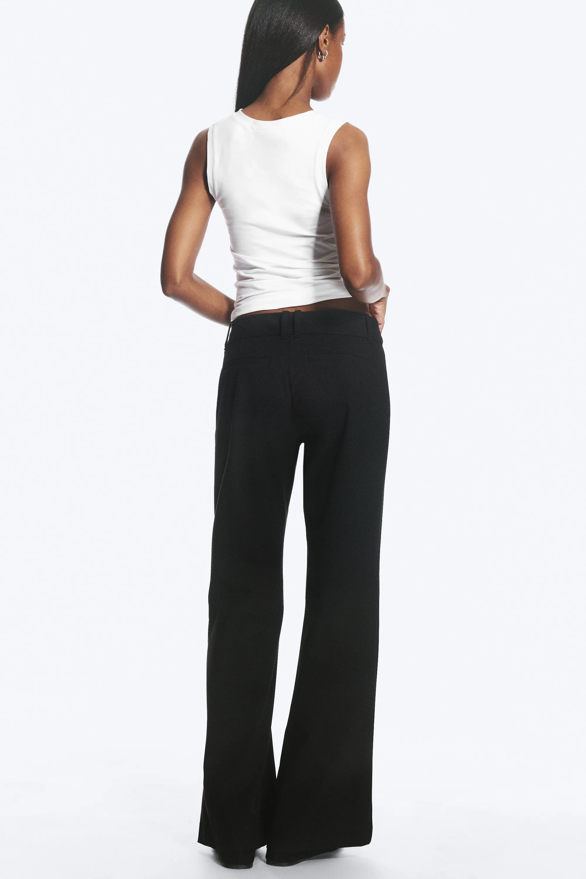 Pantalon de costume évasé taille basse - Noir à fines rayures