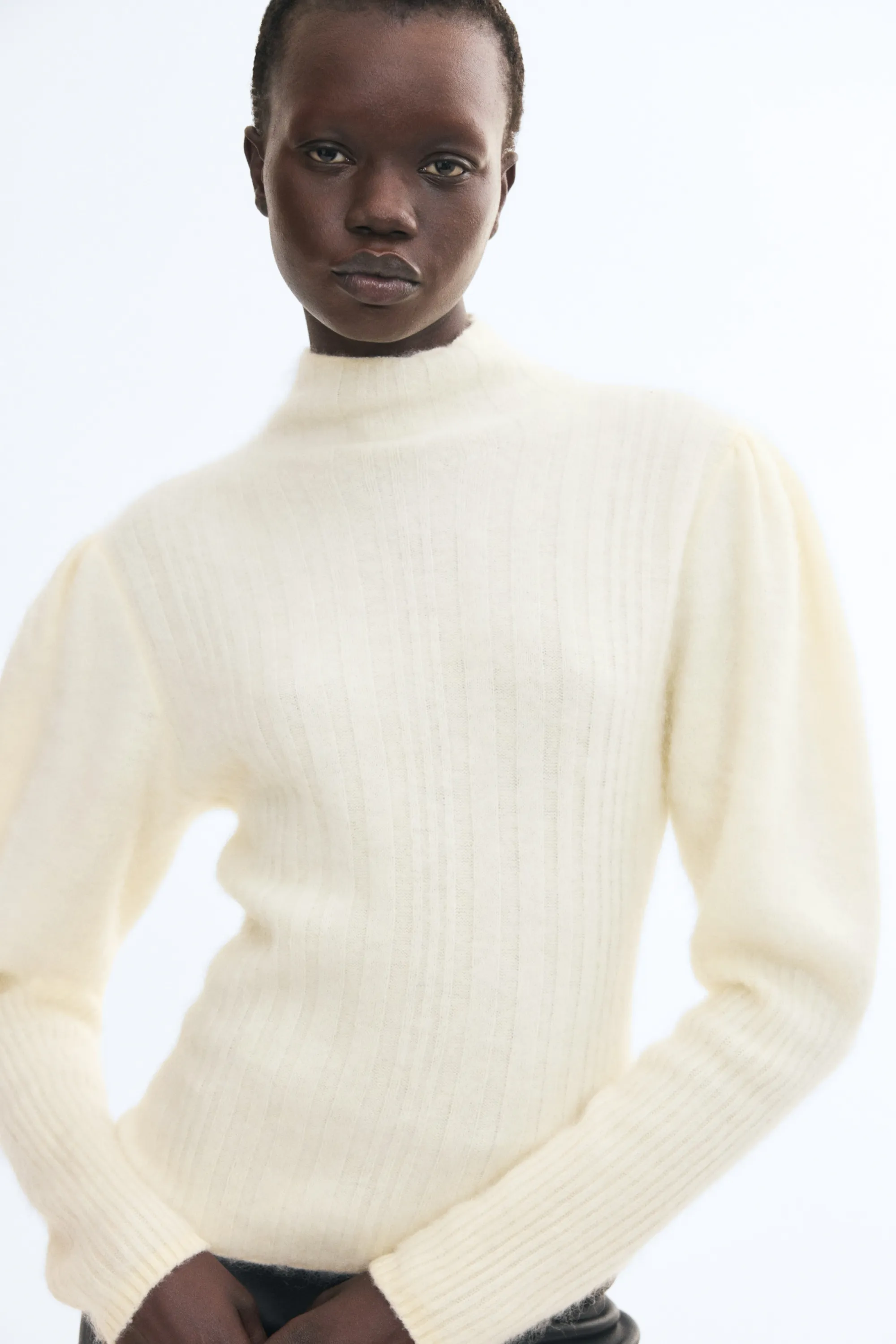 Pull ajusté en maille de laine côtelée - Crème