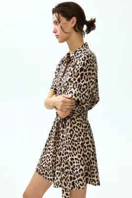 Robe chemise avec ceinture à nouer - Beige/imprimé léopard — photo 2