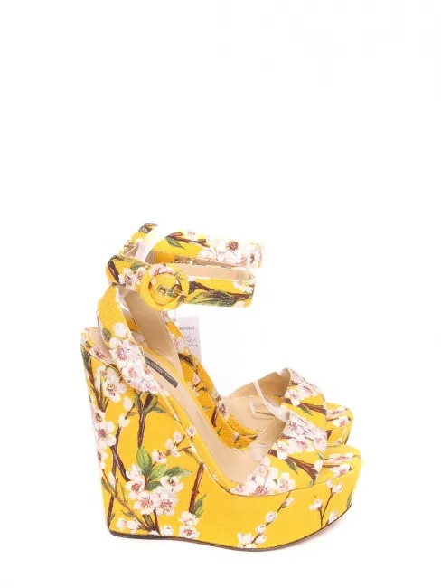 Sandales compensées à brides cheville en toile jaune imprimé fleuri cerisier Prix boutique 950€ Taille 38,5