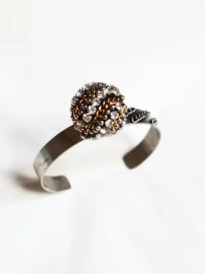 Bracelet en argent avec chaînes dorées et cristaux Swarovski — photo 5