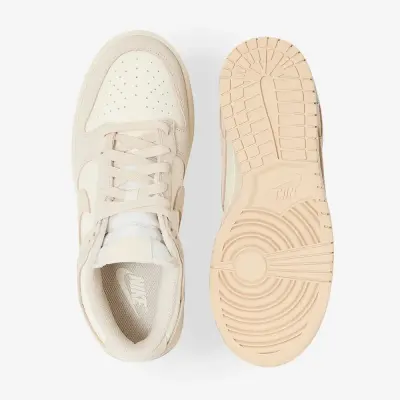 DUNK LOW SUEDE MINI SWOOSH — photo 3