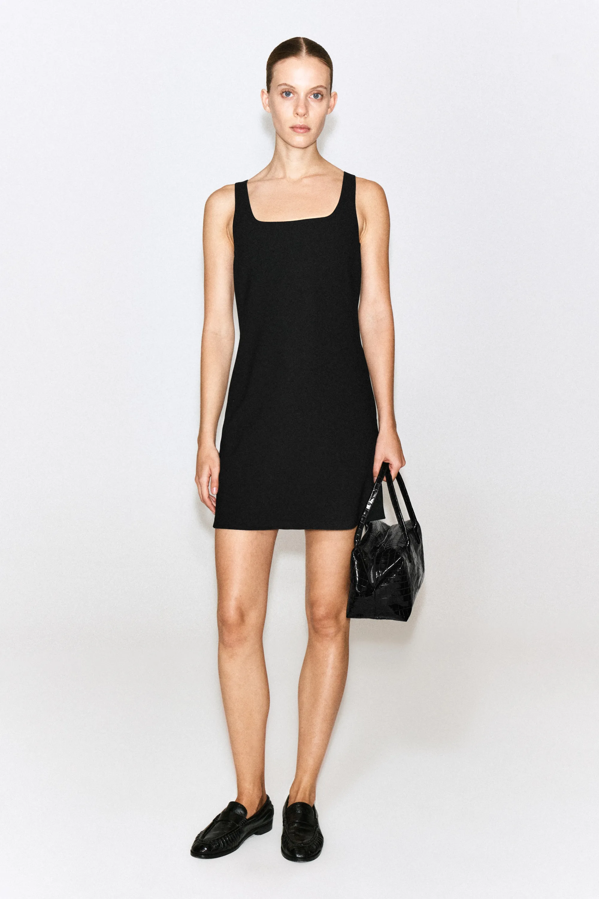 ROBE EN JERSEY CRÊPE À ENCOLURE CARRÉE - NOIR