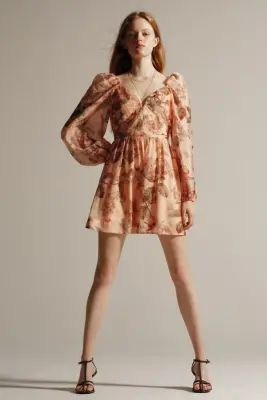 Robe à manches bouffantes avec détail à nouer - Rose pêche/fleuri — photo 1