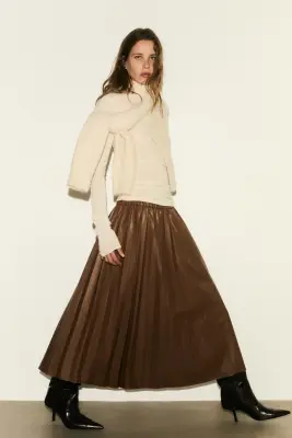 Jupe plissée en tissu enduit - Marron — photo 2