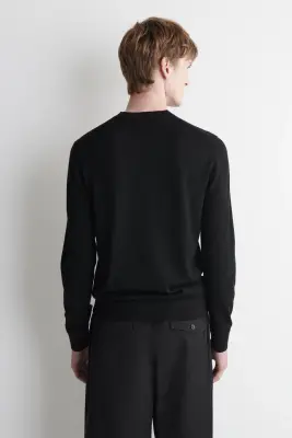 PULL SLIM À COL ROND EN LAINE MÉRINOS - NOIR — photo 4