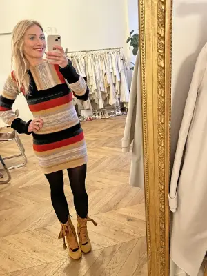 Robe courte manches longues en maille de laine à rayures rouge vert camel Prix boutique 1200€ Taille XXS — photo 5