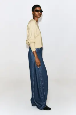 PANTALON BARREL EN DENIM À PANNEAU PLISSÉ - BLEU — photo 3