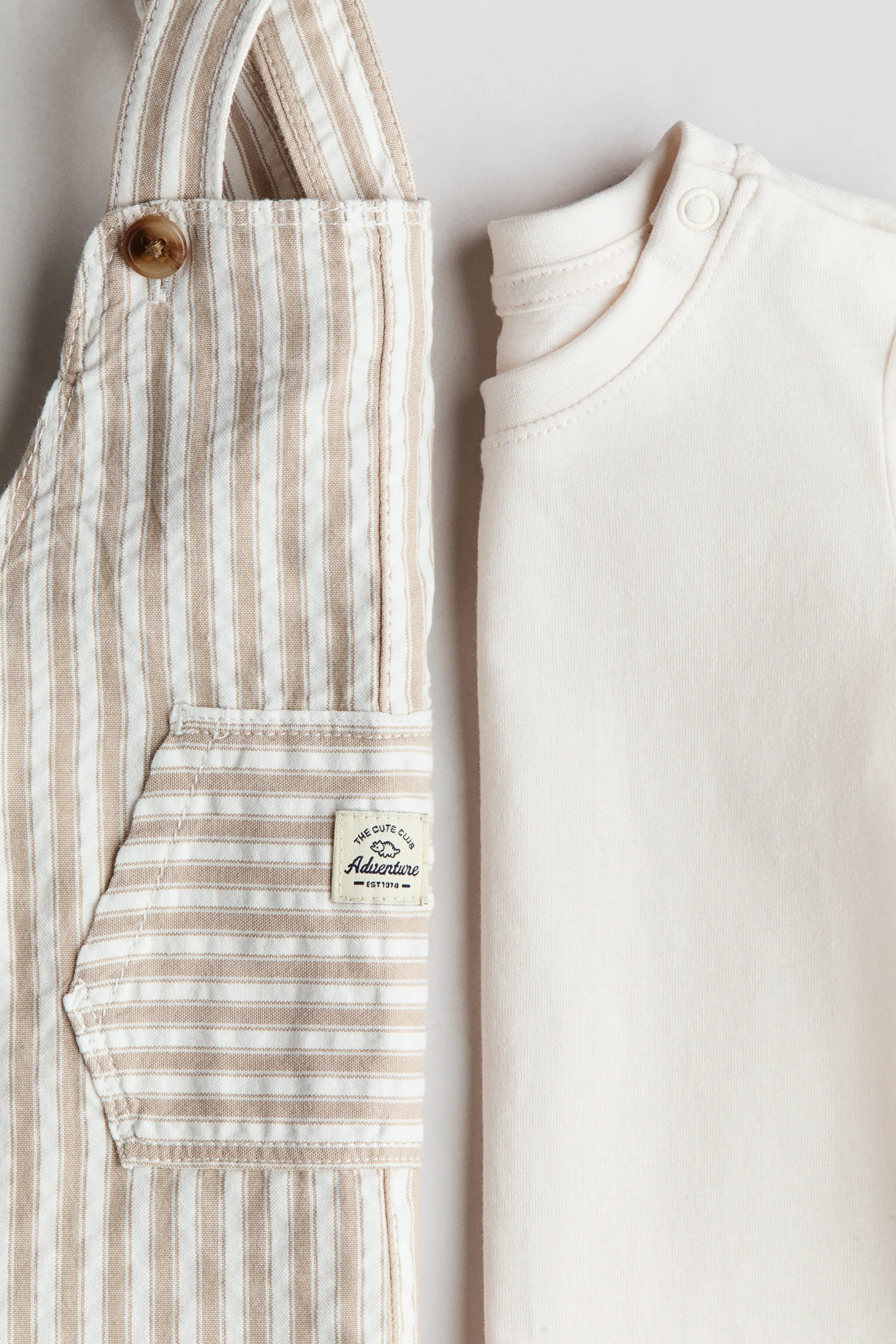 Ensemble 2 pièces salopette short et T-shirt - Blanc/rayures beiges