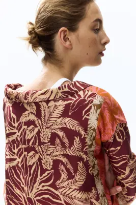 Chemise en viscose avec col cubain - Rouge foncé/motif — photo 2