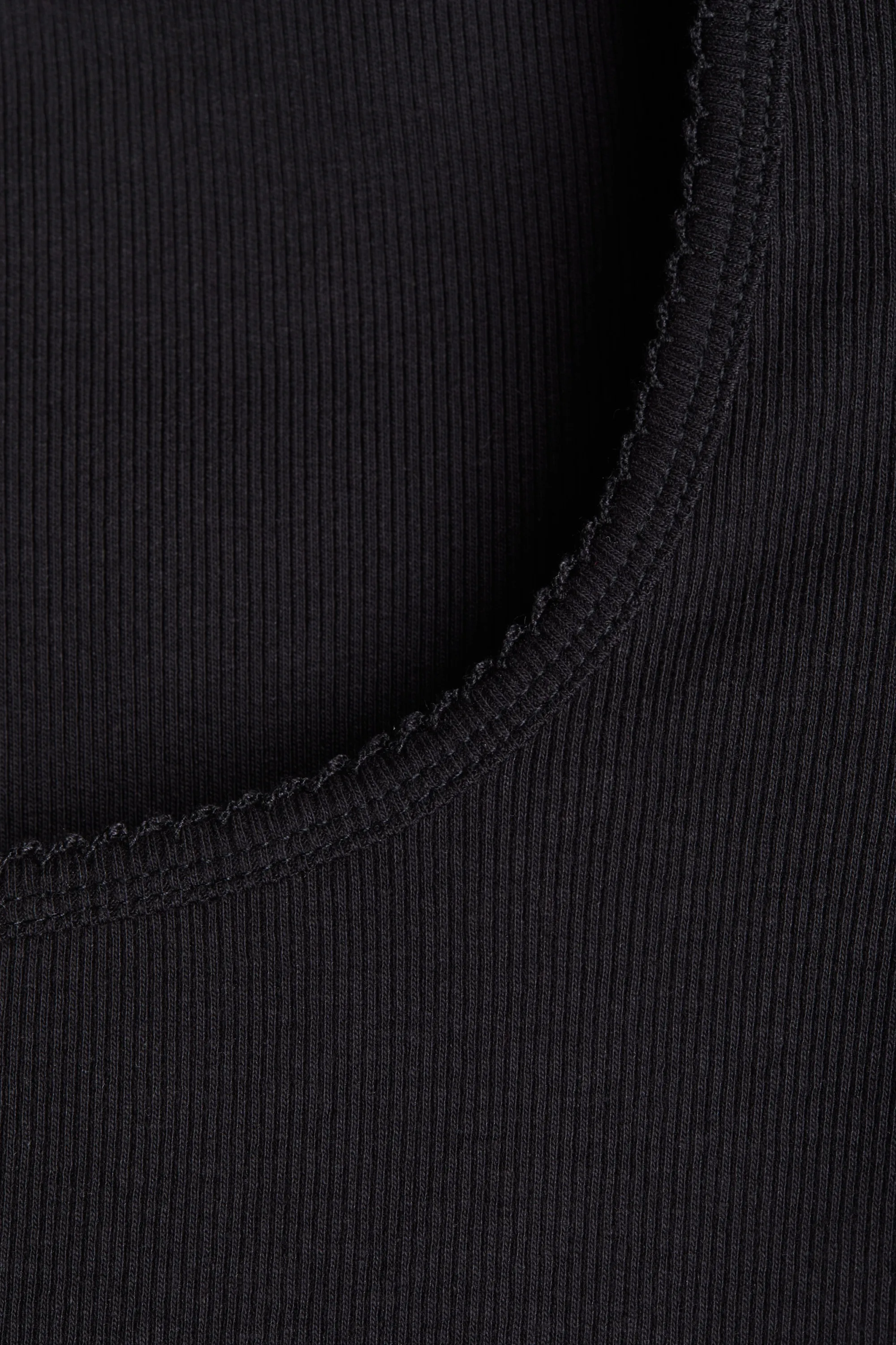 T-shirt côtelé avec bord picots - Noir