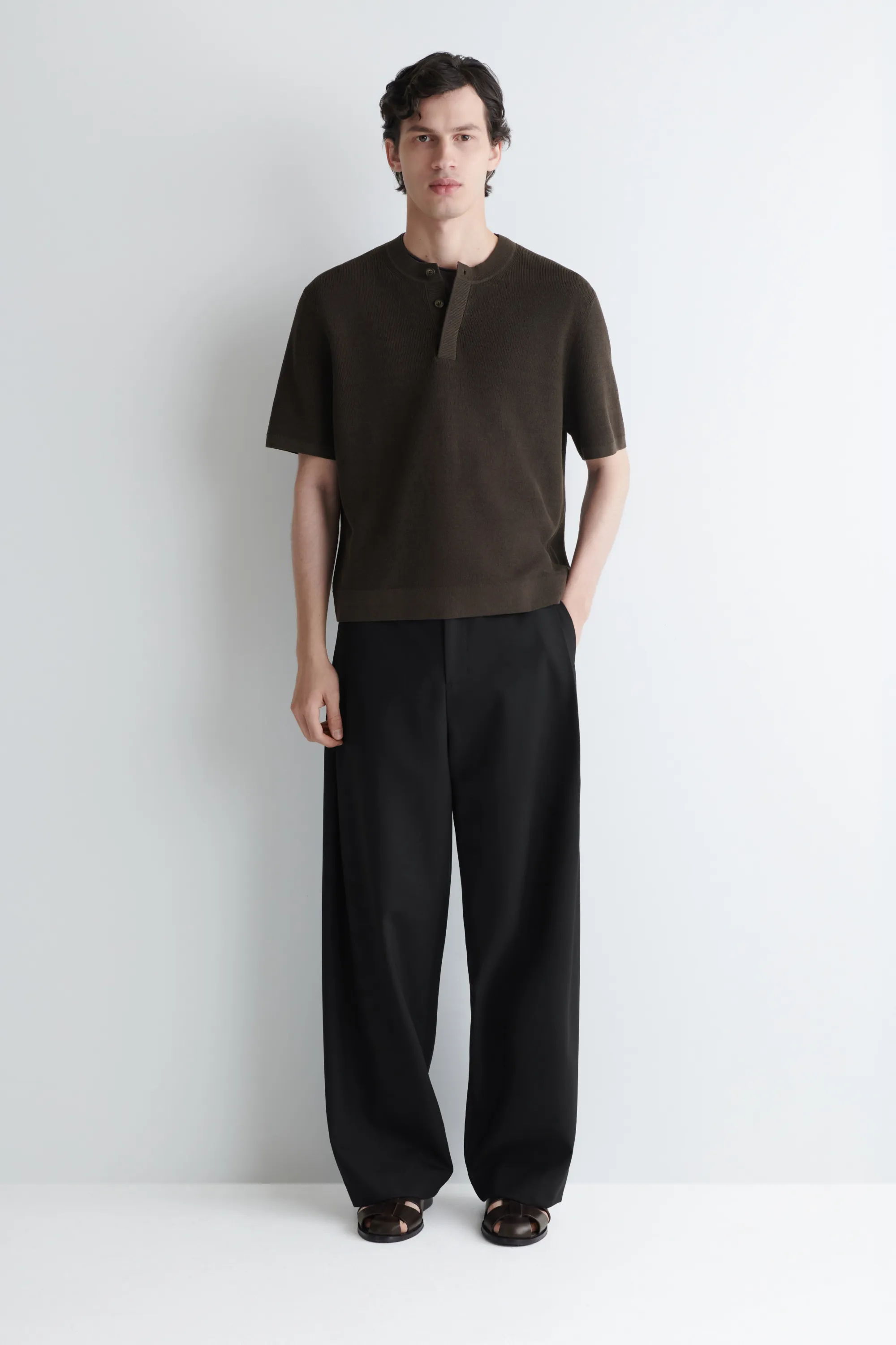 T-SHIRT HENLEY EN MAILLE DE LIN - BRUN FONCÉ