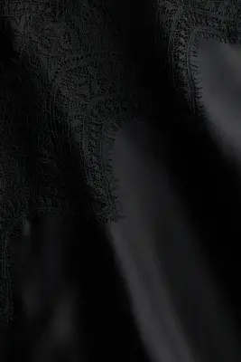 Top à bretelles fines en satin avec dentelle - Noir — photo 4