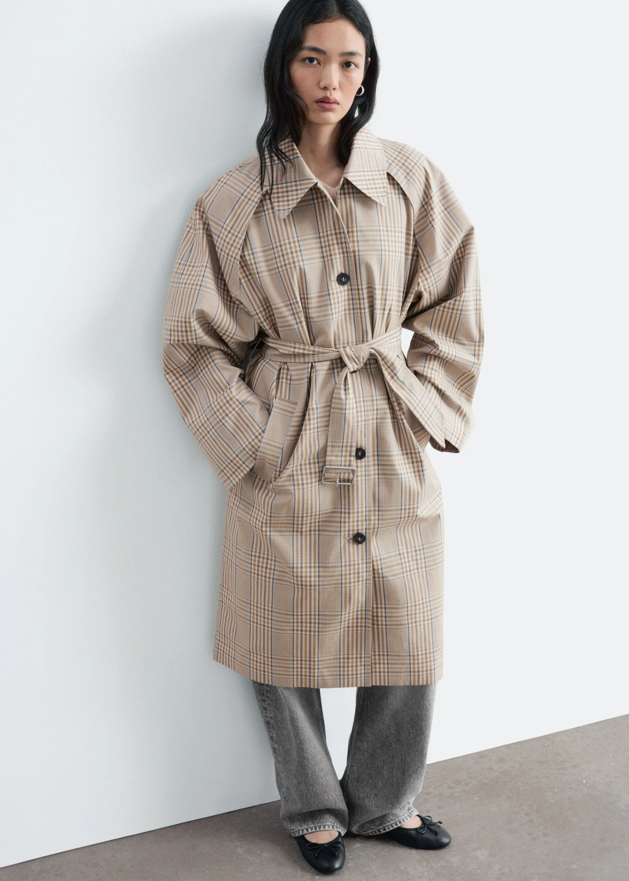 Trench-coat à carreaux avec ceinture à boucle - Beige/carreaux